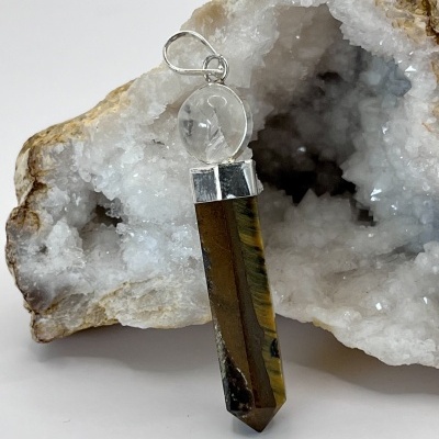 Pingente de Ponta em Olho de Tigre e Quartzo Natural - Força e Equilíbrio Energético