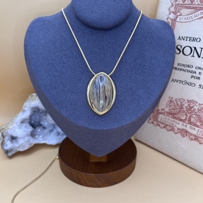 Colar Dourado com Quartzo Rutilado - Elegância e Energia