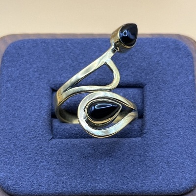 Anel Ajustável em Bronze com Pedra Onyx - Elegância, Estilo e Conforto