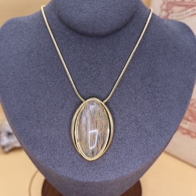 Colar Dourado com Quartzo Rutilado - Elegância e Energia