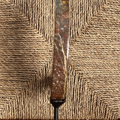 Jaspe Vermelho bruto – Lua Crescente, em suporte personalizado