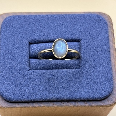 Anel Fino Banhado a Ouro 18k com Labradorite - Ajustável e Minimalista