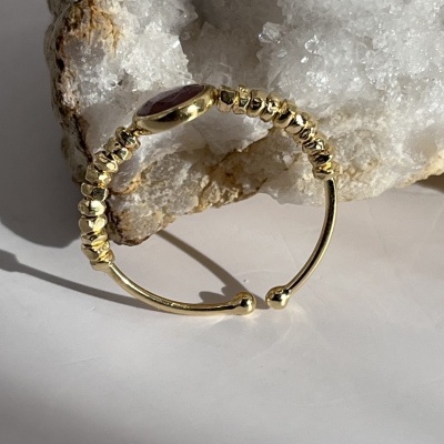 Anel Banhado a Ouro com Turmalina Rosa - Ajustável e Sofisticado