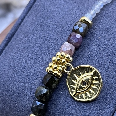 Pulseira Naina com Labradoritas e Turmalinas - Joia Dourada Fabricada em França