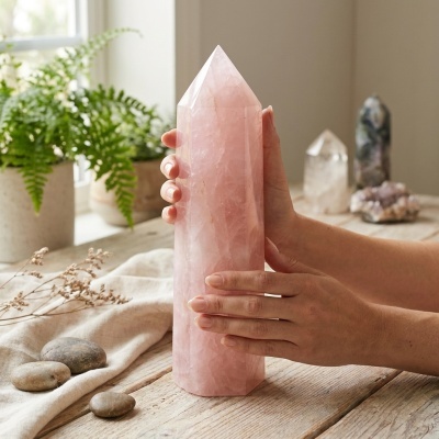 Obelisco de Quartzo Rosa Natural — 2,5 kg | 31 cm