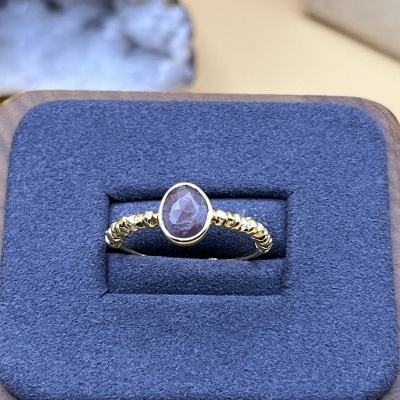 Anel Banhado a Ouro com Turmalina Rosa - Ajustável e Sofisticado