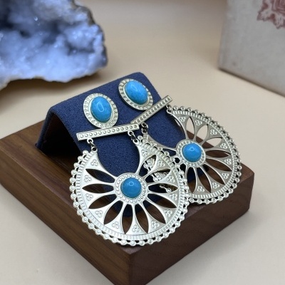 Brincos de Aço Inoxidável com Roseta e Pedra Verde Água - Elegância e Frescor Natural