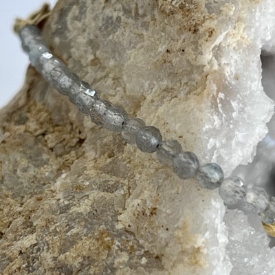 Pulseira Naina com Labradoritas e Turmalinas - Joia Dourada Fabricada em França