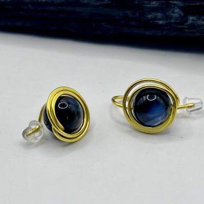 Brincos Redondos em Aço Inoxidável com Ágata Azul - Elegância Artesanal e Sofisticação