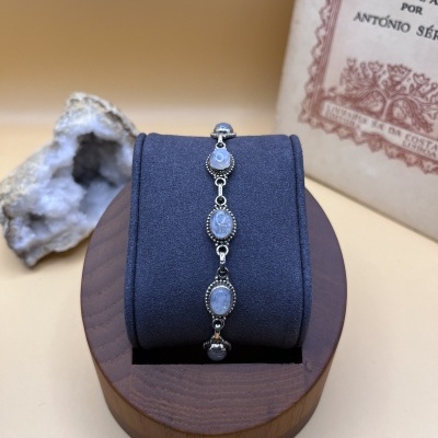 Pulseira Oval com Pedra da Lua em Prata Esterlina 925 - Brilho Lunar