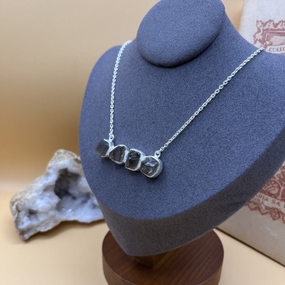 Colar em Prata de Lei 925 com pingente de Quartzo Fumê