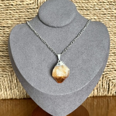 Colar em Aço Inoxidável com Pendente de Citrino Natural Bruto