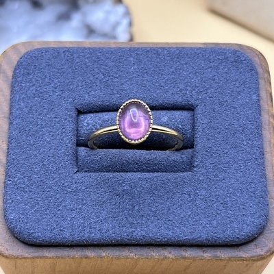 Anel Oval Ajustável Banhado a Ouro com Ametista Natural - Elegante e Versátil