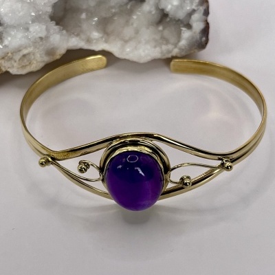 Pulseira de Bronze com Cabochon de Ametista - Estilo e Beleza Natural