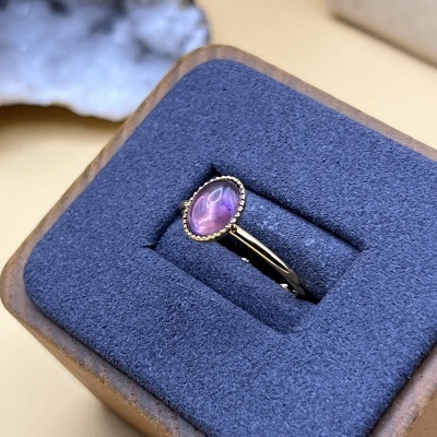 Anel Oval Ajustável Banhado a Ouro com Ametista Natural - Elegante e Versátil