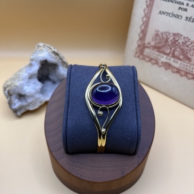 Pulseira de Bronze com Cabochon de Ametista - Estilo e Beleza Natural