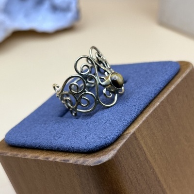 Anel de Bronze com Olho de Tigre Ajustável - Força, Proteção e Elegância Natural