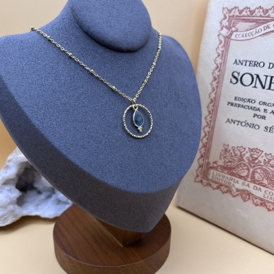 Colar Clementina: Elegância com Labradorite