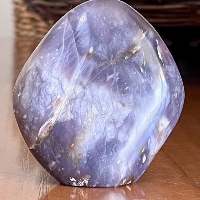 Ametista Polida em Forma Livre – Tons Suaves de Roxo - 286 g