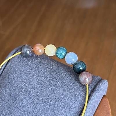 Pulseira em Aço Dourado com Pedras Naturais Multicolor