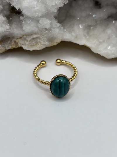 Anel Torcido Banhado a Ouro com Malaquita - Ajustável, Natural e Sofisticado