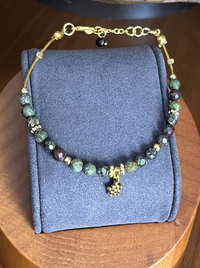 Pulseira em Aço Dourado com Pedra Sangue de Dragão Natural