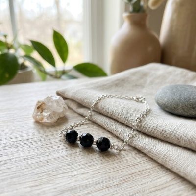 Pulseira em Prata 925 com Pedra Natural de Ônix – Proteção e Estabilidade
