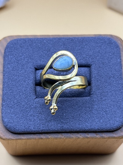 Anel Ajustável em Bronze com Aquamarine - Elegância e Serenidade