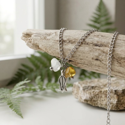 Colar Inox Charms – Corrente Prateada & Pedras Naturais com Flor