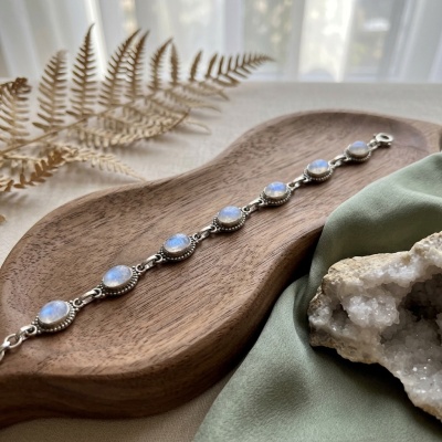 Pulseira Oval com Pedra da Lua em Prata Esterlina 925 - Brilho Lunar