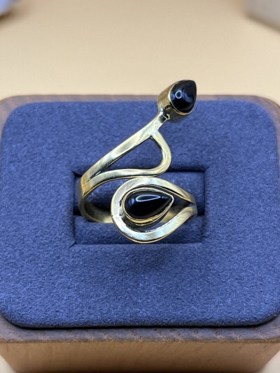 Anel Ajustável em Bronze com Pedra Onyx - Elegância, Estilo e Conforto