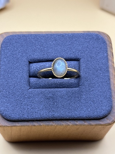 Anel Fino Banhado a Ouro 18k com Labradorite - Ajustável e Minimalista