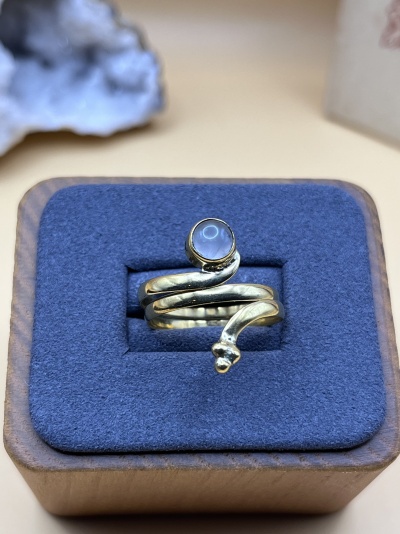 Anel de Bronze com Pedra da Lua - Misticismo e Elegância