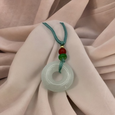 Colar de Jade Tremolita com Contas de Ágata