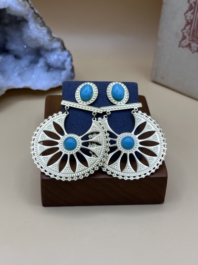 Brincos de Aço Inoxidável com Roseta e Pedra Verde Água - Elegância e Frescor Natural