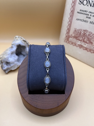 Pulseira Oval com Pedra da Lua em Prata Esterlina 925 - Brilho Lunar