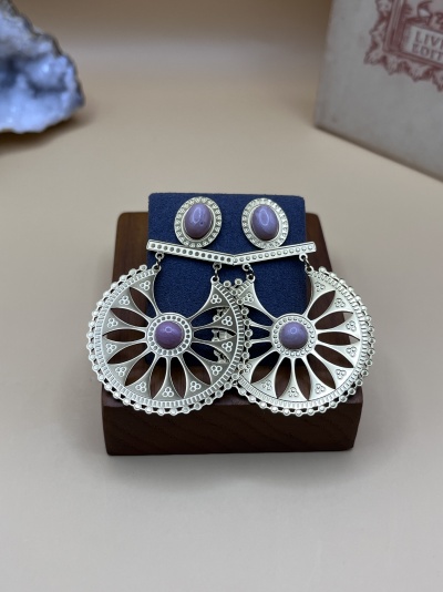 Brincos de Aço Inoxidável com Roseta e Cabochões Rosa Nude - Delicadeza e Elegância Natural