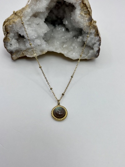 Colar Dourado em Aço Inoxidável com Labradorite - Elegância e Energia Natural