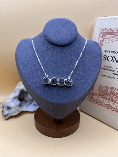 Colar em Prata de Lei 925 com pingente de Quartzo Fumê