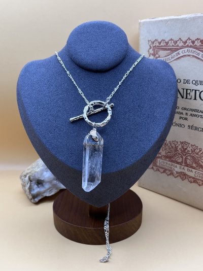 Colar com Pingente de Quartzo Bruto com Banho de Prata - Essência Natural
