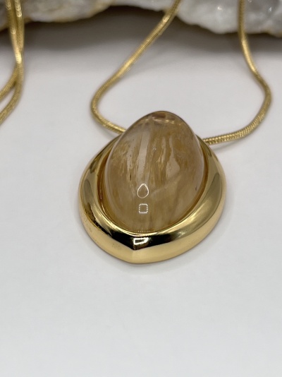 Colar Dourado com Quartzo Rutilado - Elegância e Energia