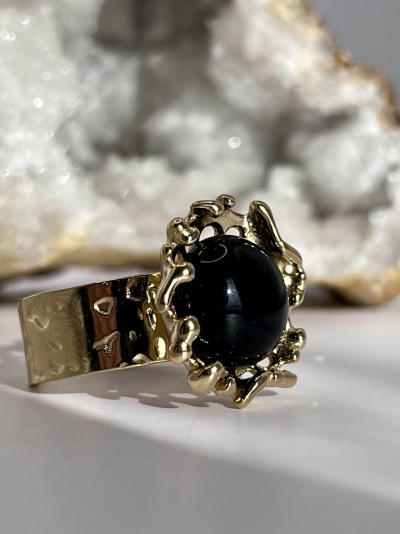 Anel Coroa com Pedra Preta - Realeza e Sofisticação