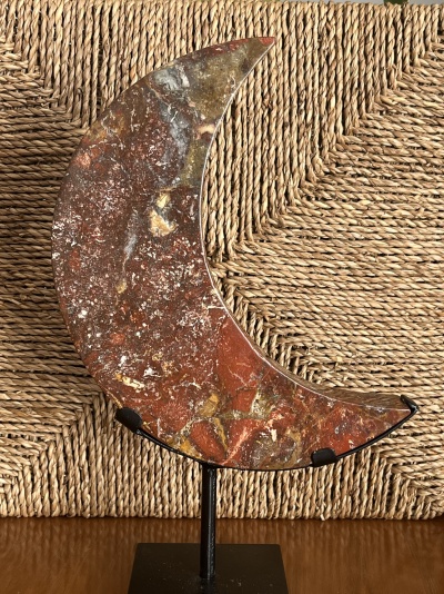 Jaspe Vermelho bruto – Lua Crescente, em suporte personalizado