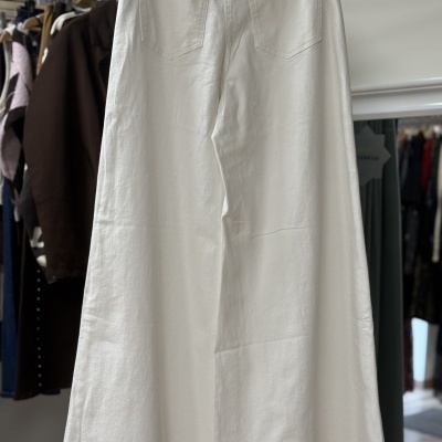 Calças DEMASIADO TARDE