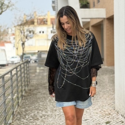 T-shirt HACERTE SONREIR - preta