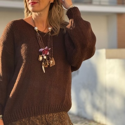 Camisola ESO ME VA A DOLER - castanha