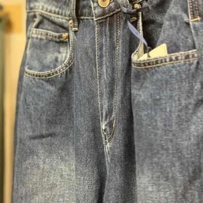 CALÇAS EL PISO ABAJO