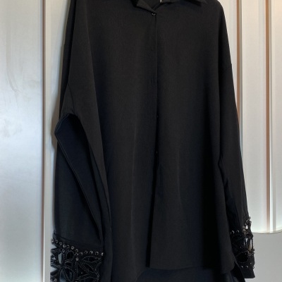 Camisa MANOS LARGAS preta