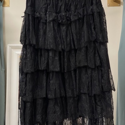 Saia HABLAR POR LOS CODOS preta