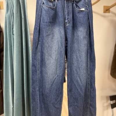 CALÇAS EL PISO ABAJO